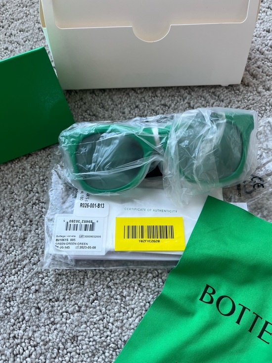 NIB Bottega Veneta Square frame  Green Retro Square Sunglasses